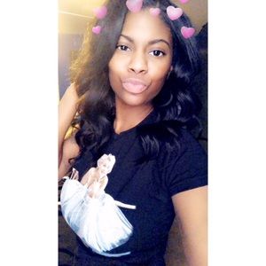 Meet your Posher, Monee
